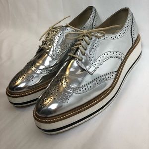Metallic flatform shoes